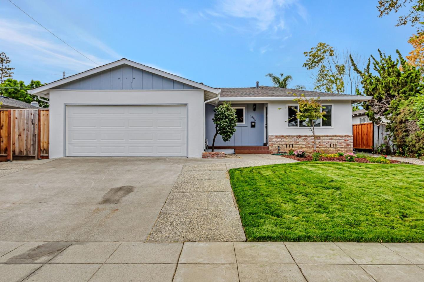 1886 Bernice Way
