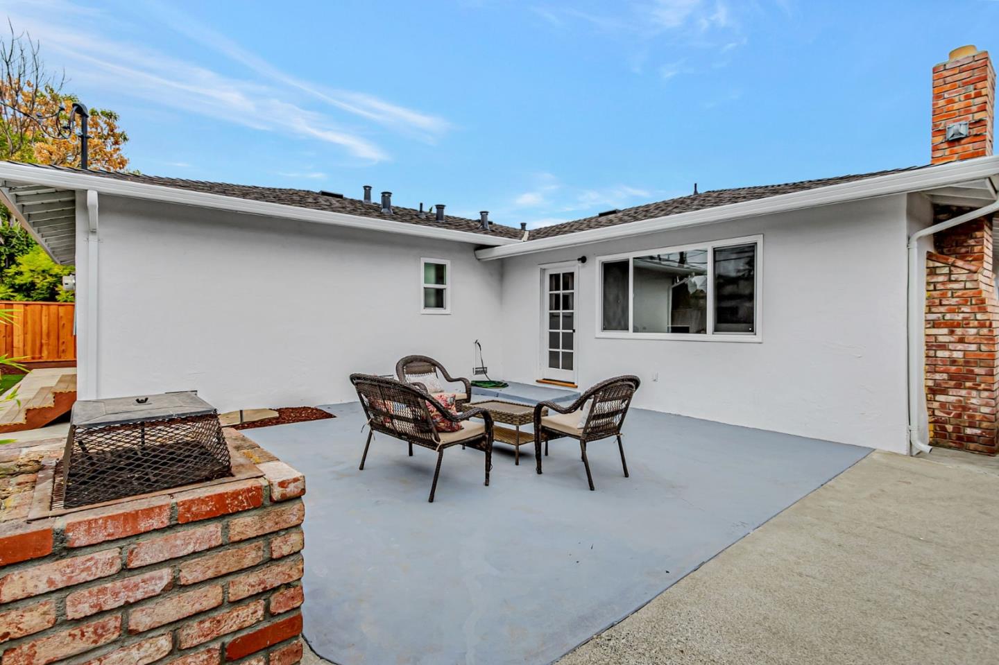 1886 Bernice Way