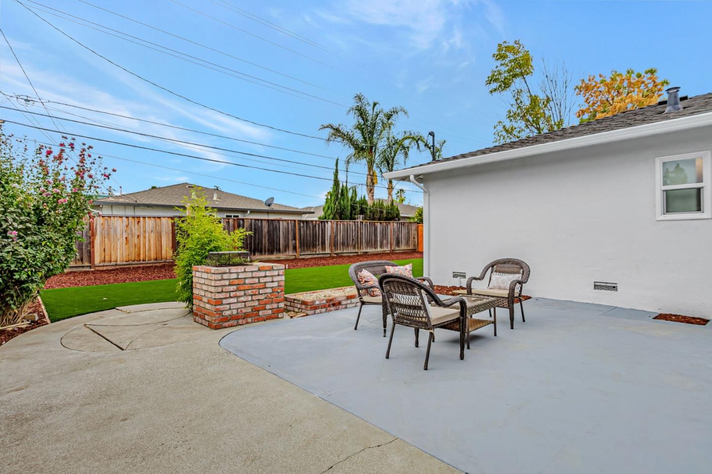 1886 Bernice Way