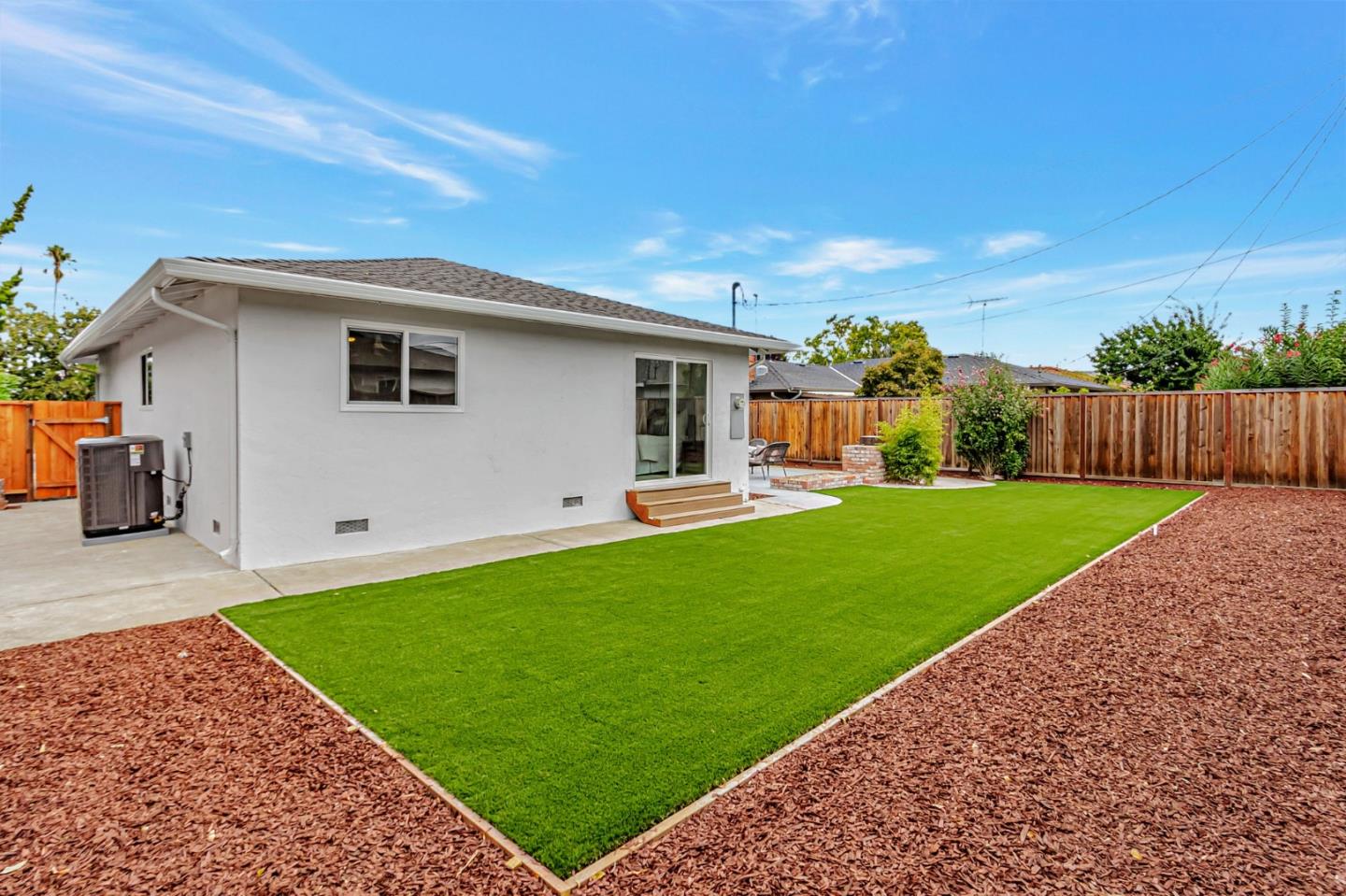1886 Bernice Way