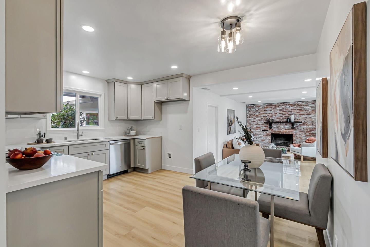 1886 Bernice Way