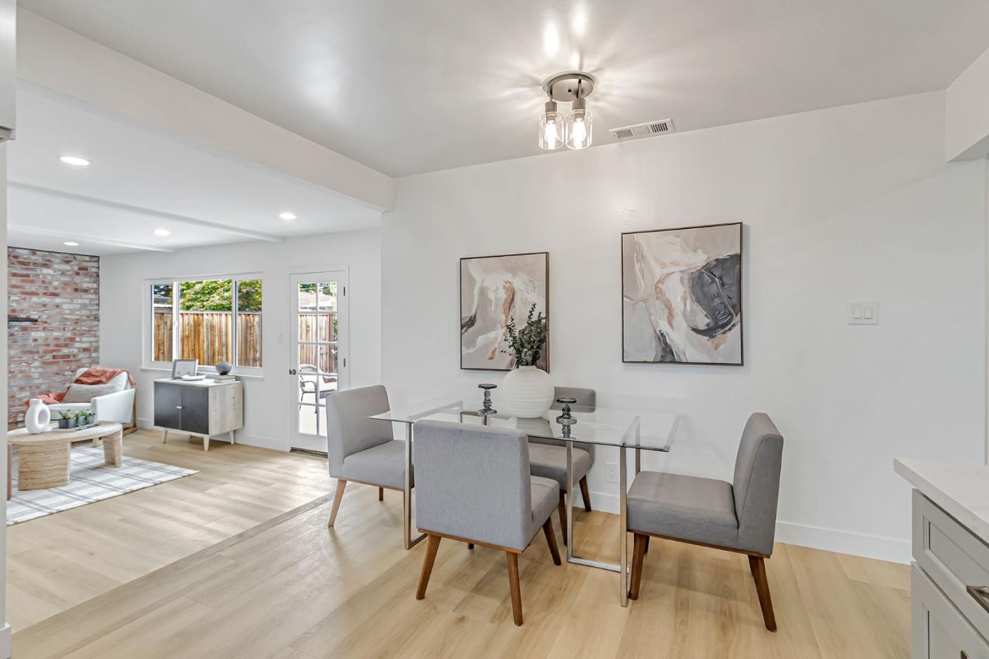 1886 Bernice Way