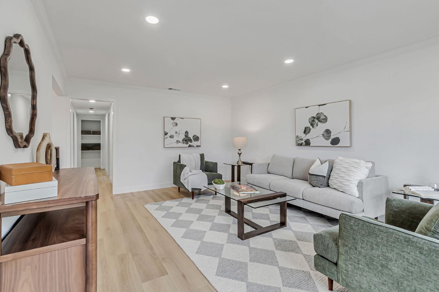 1886 Bernice Way