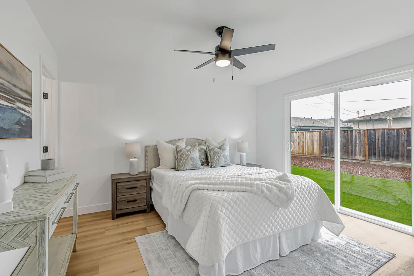 1886 Bernice Way