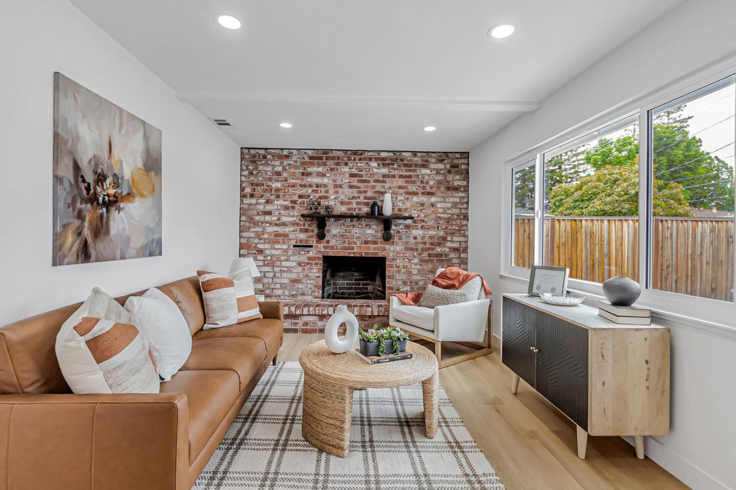 1886 Bernice Way