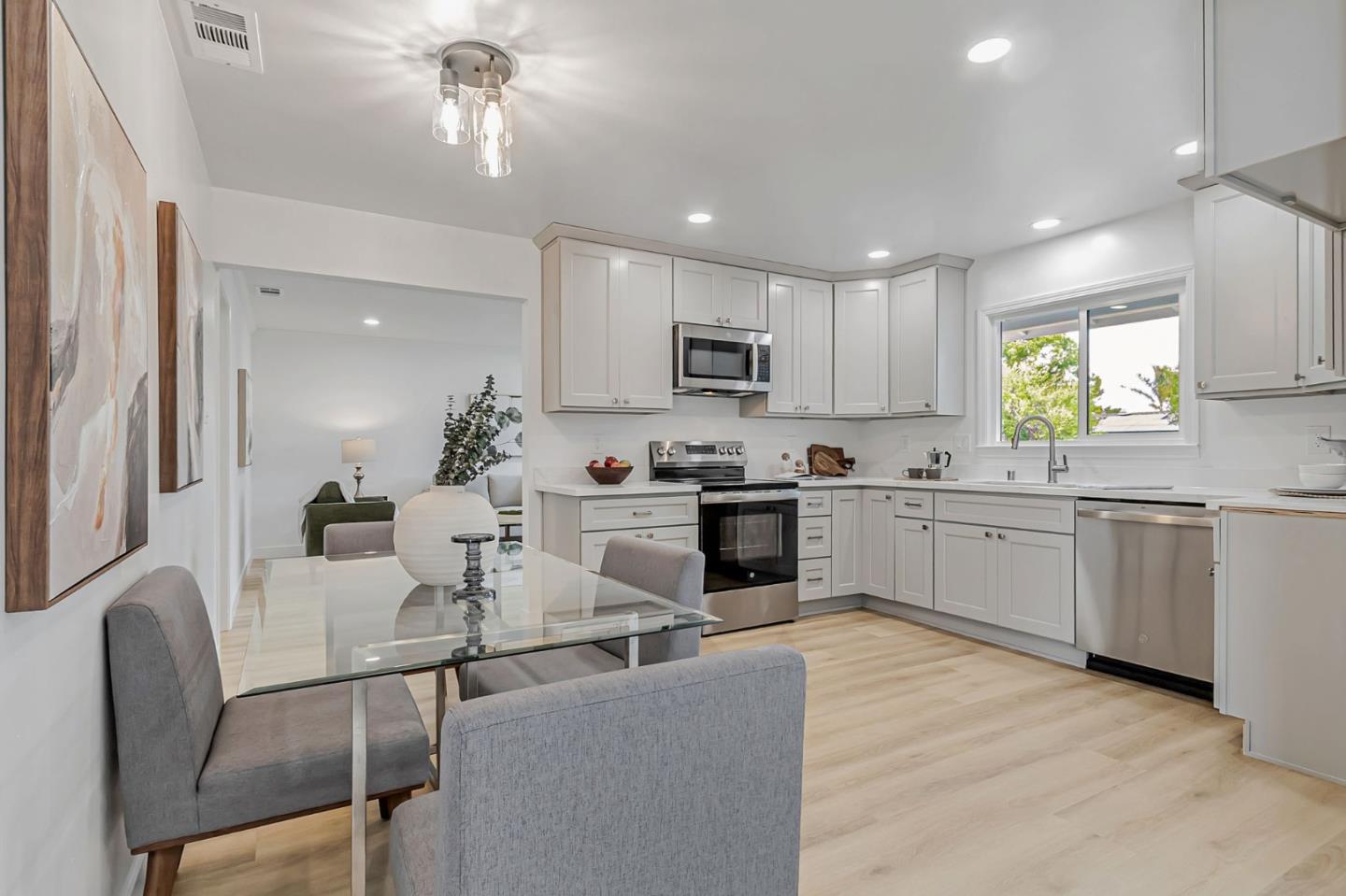 1886 Bernice Way