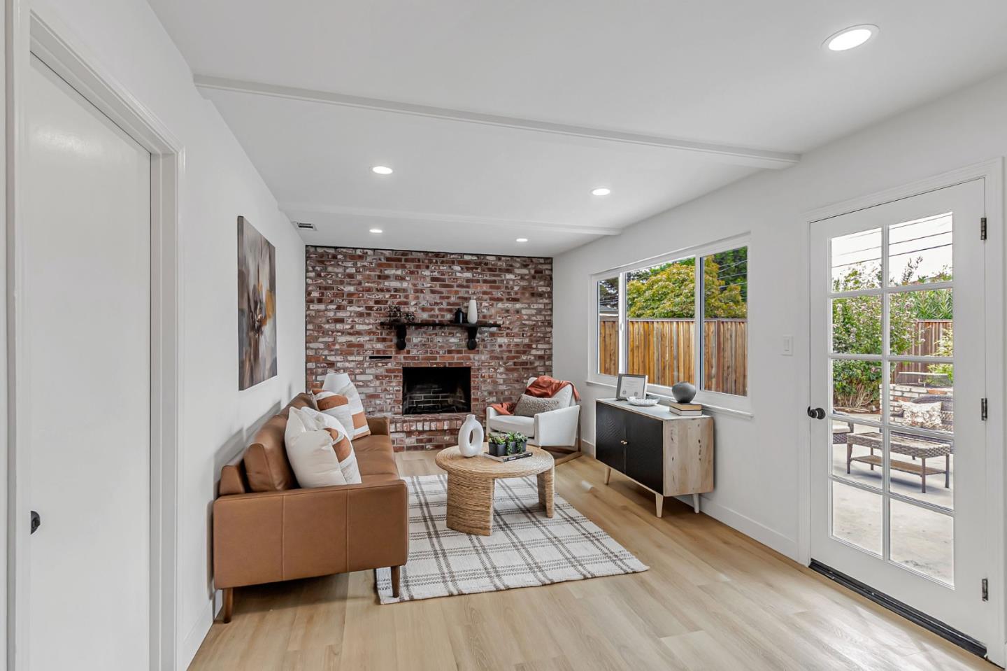 1886 Bernice Way