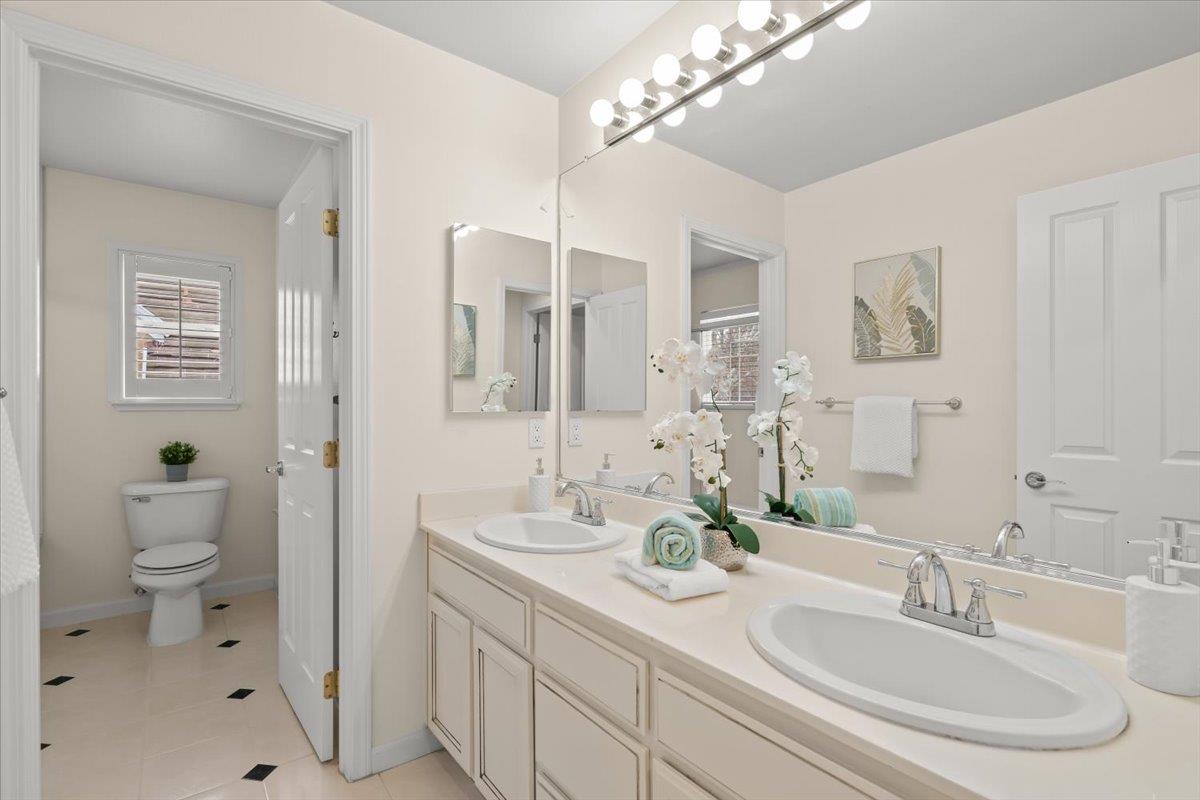 1436 Sandringham Way