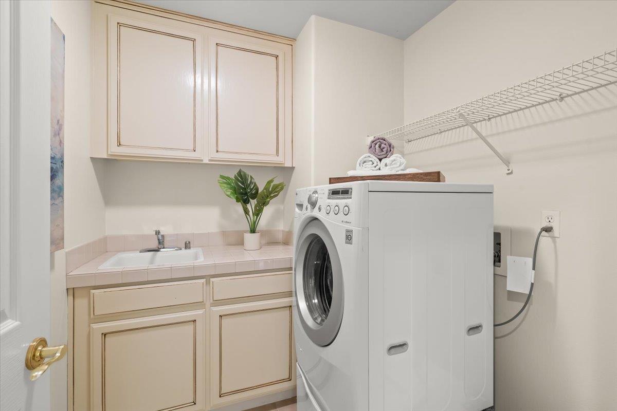 1436 Sandringham Way