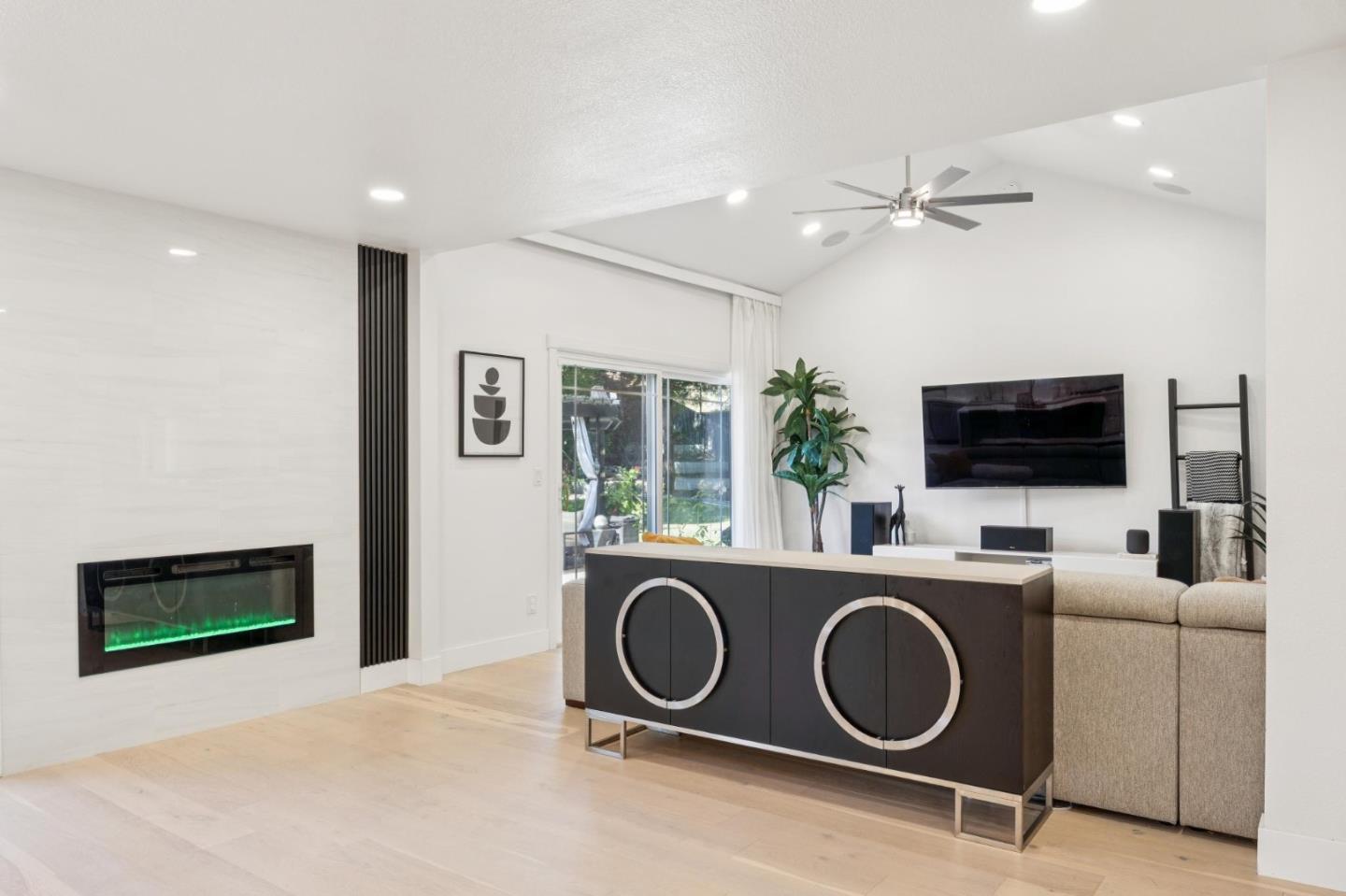 25 Hilltop CT
