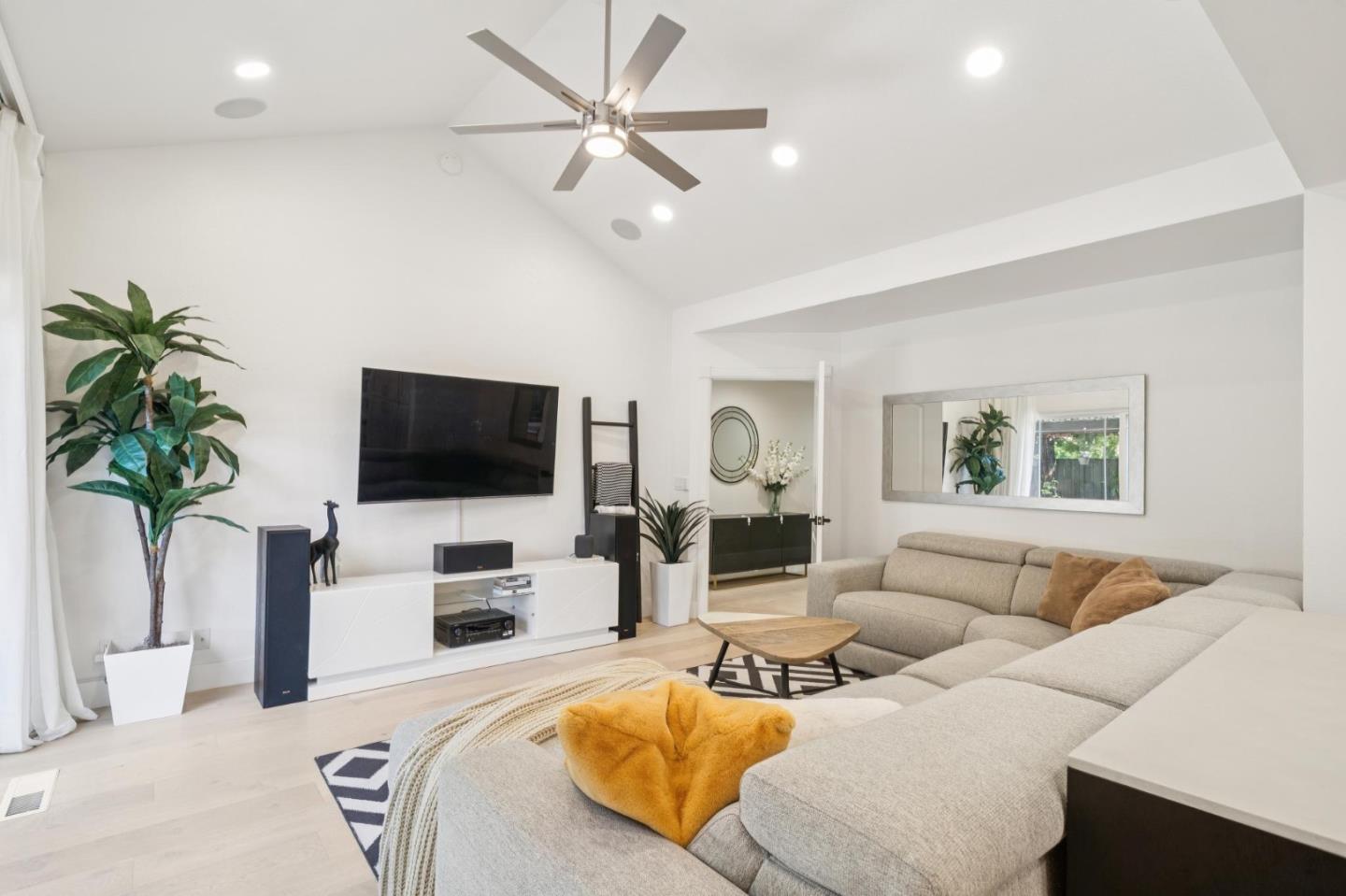 25 Hilltop CT