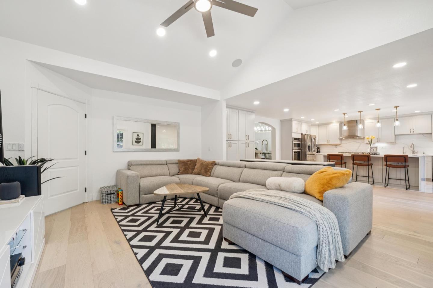 25 Hilltop CT