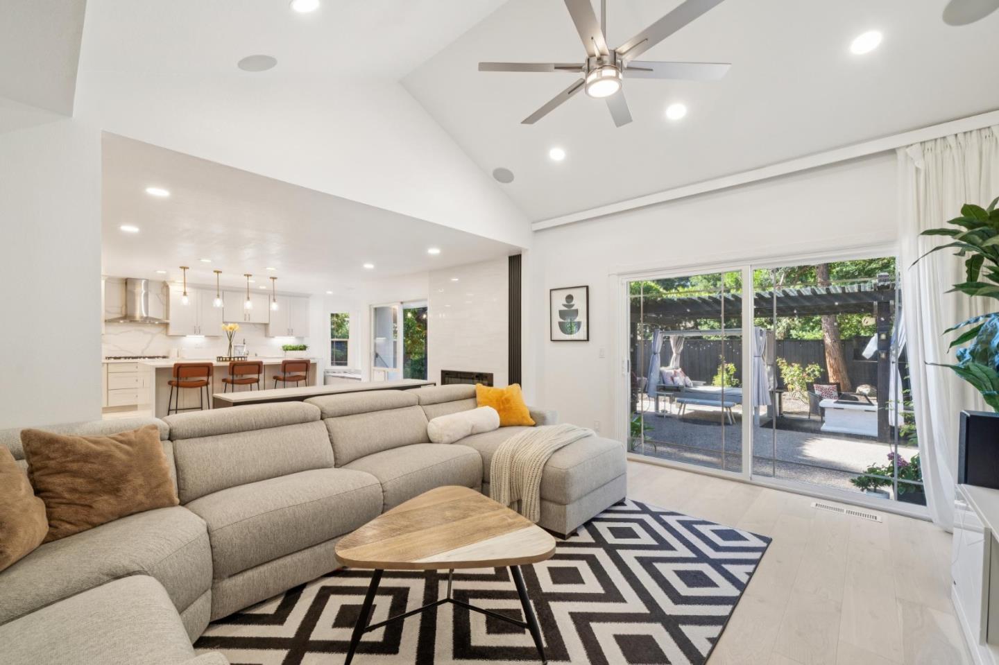 25 Hilltop CT