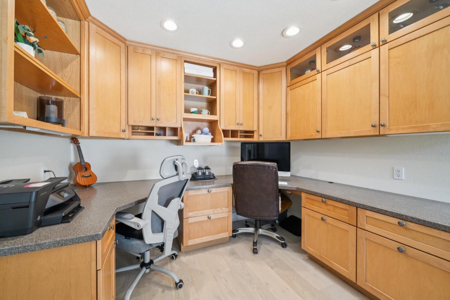 25 Hilltop CT