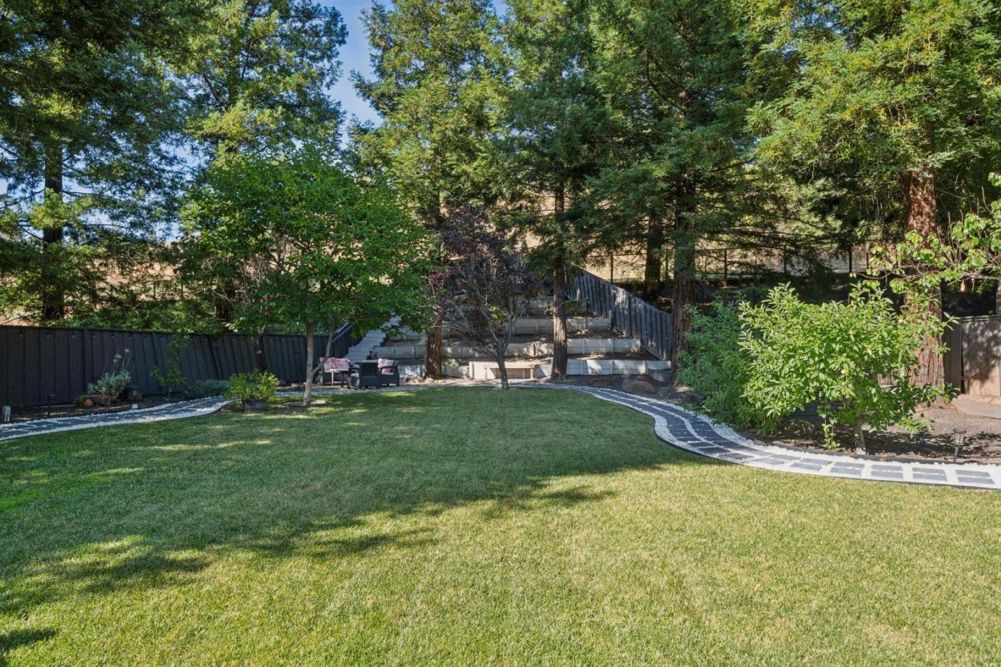 25 Hilltop CT