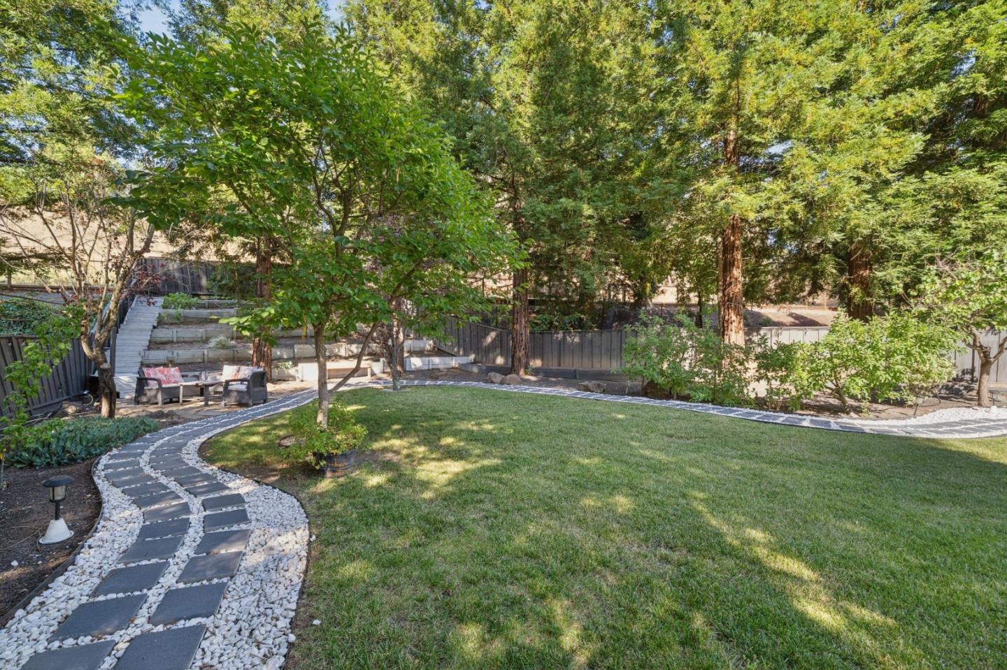 25 Hilltop CT