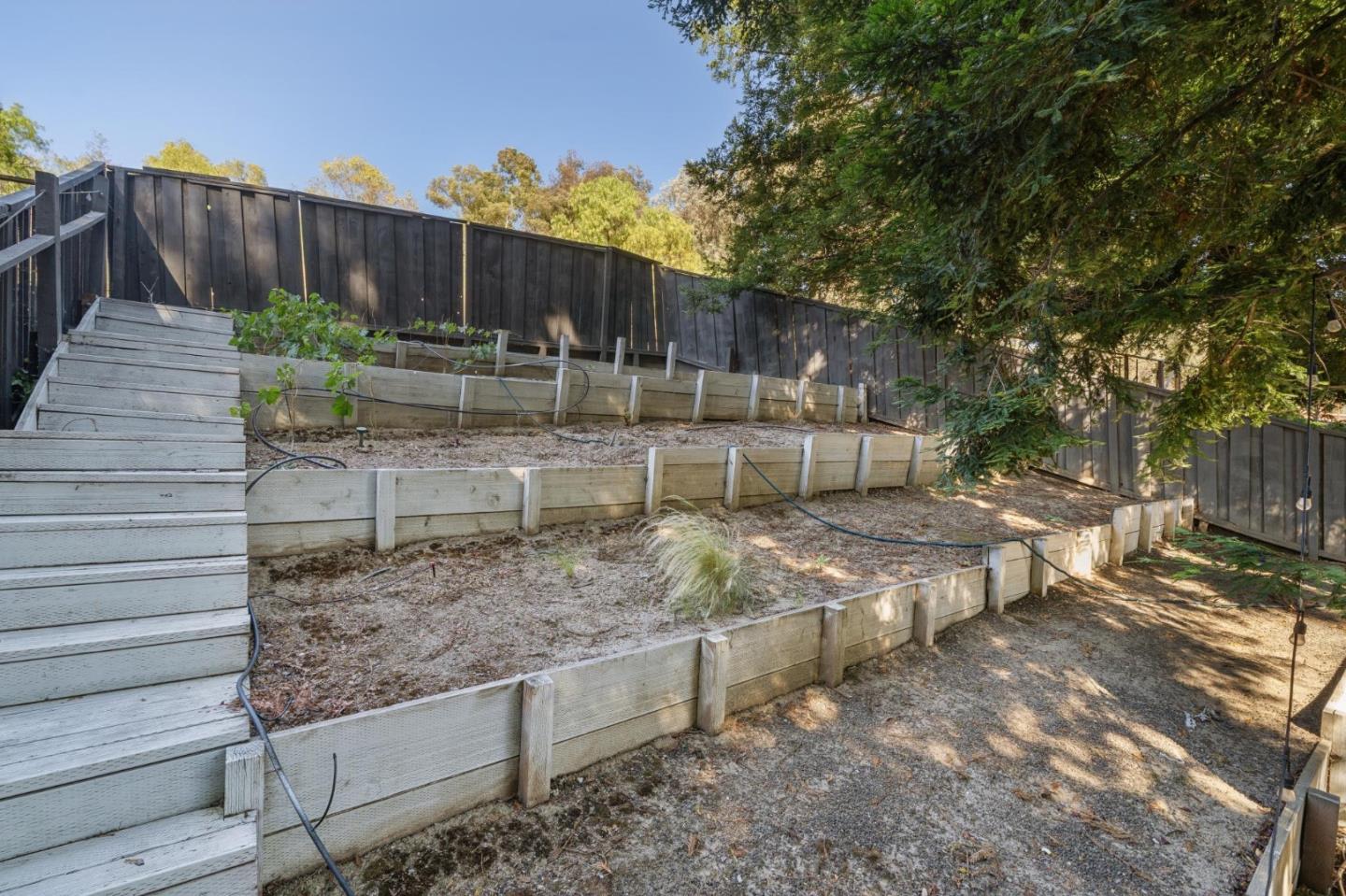 25 Hilltop CT