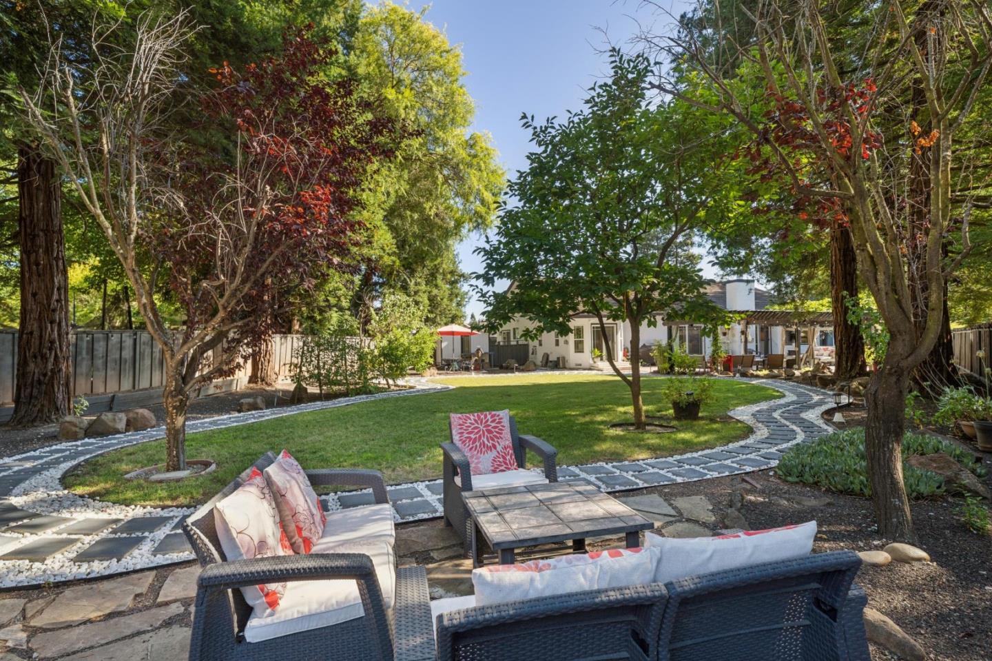 25 Hilltop CT