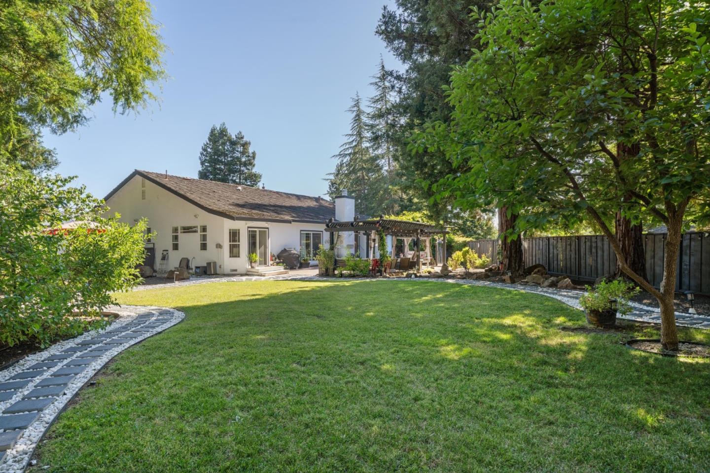 25 Hilltop CT