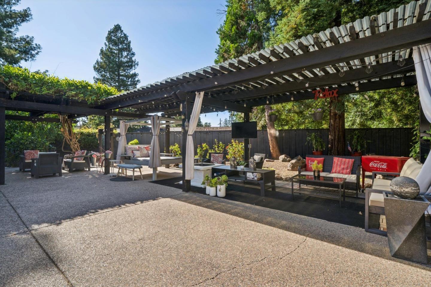 25 Hilltop CT