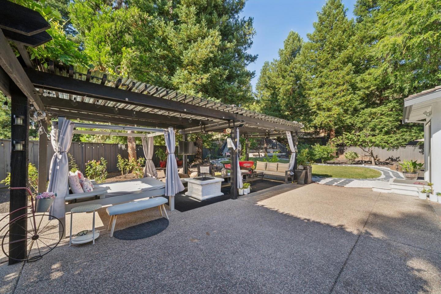 25 Hilltop CT