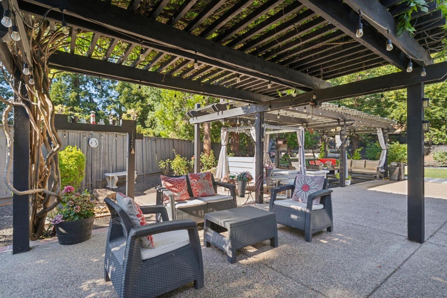 25 Hilltop CT
