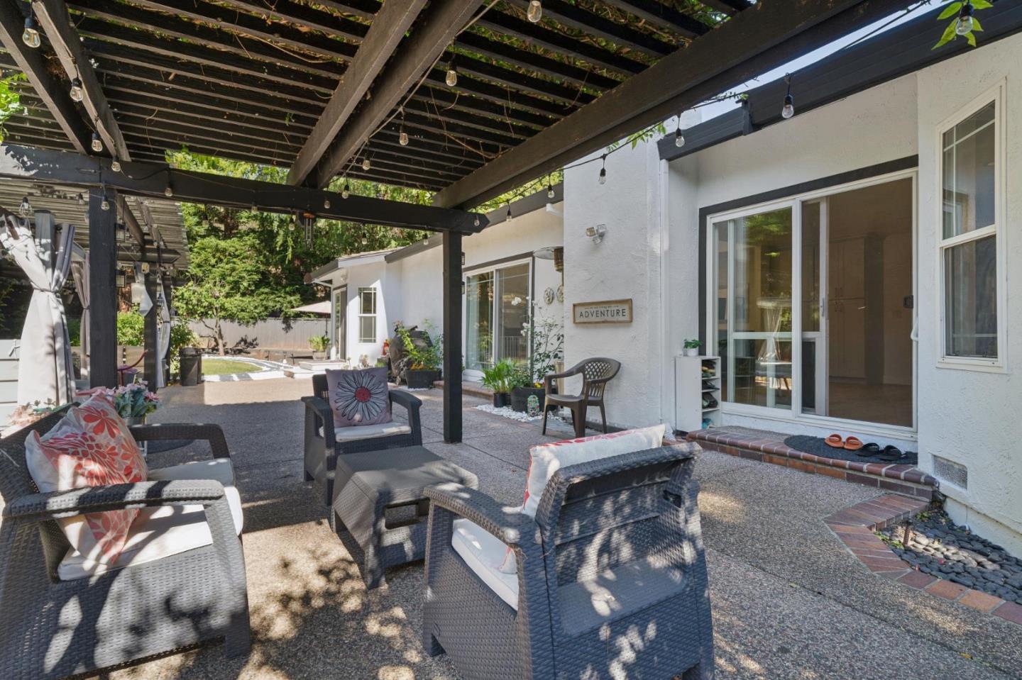 25 Hilltop CT