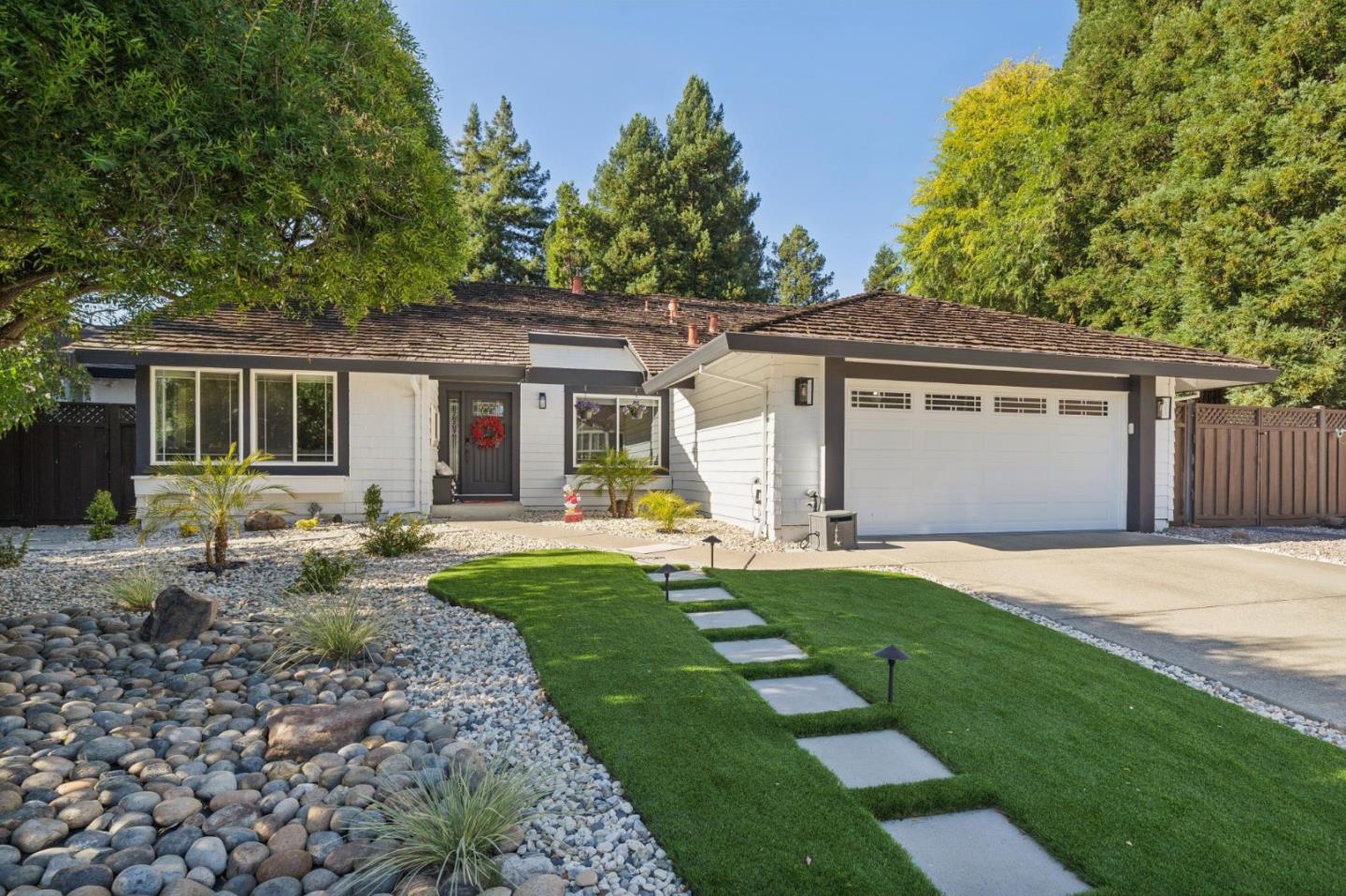 25 Hilltop CT