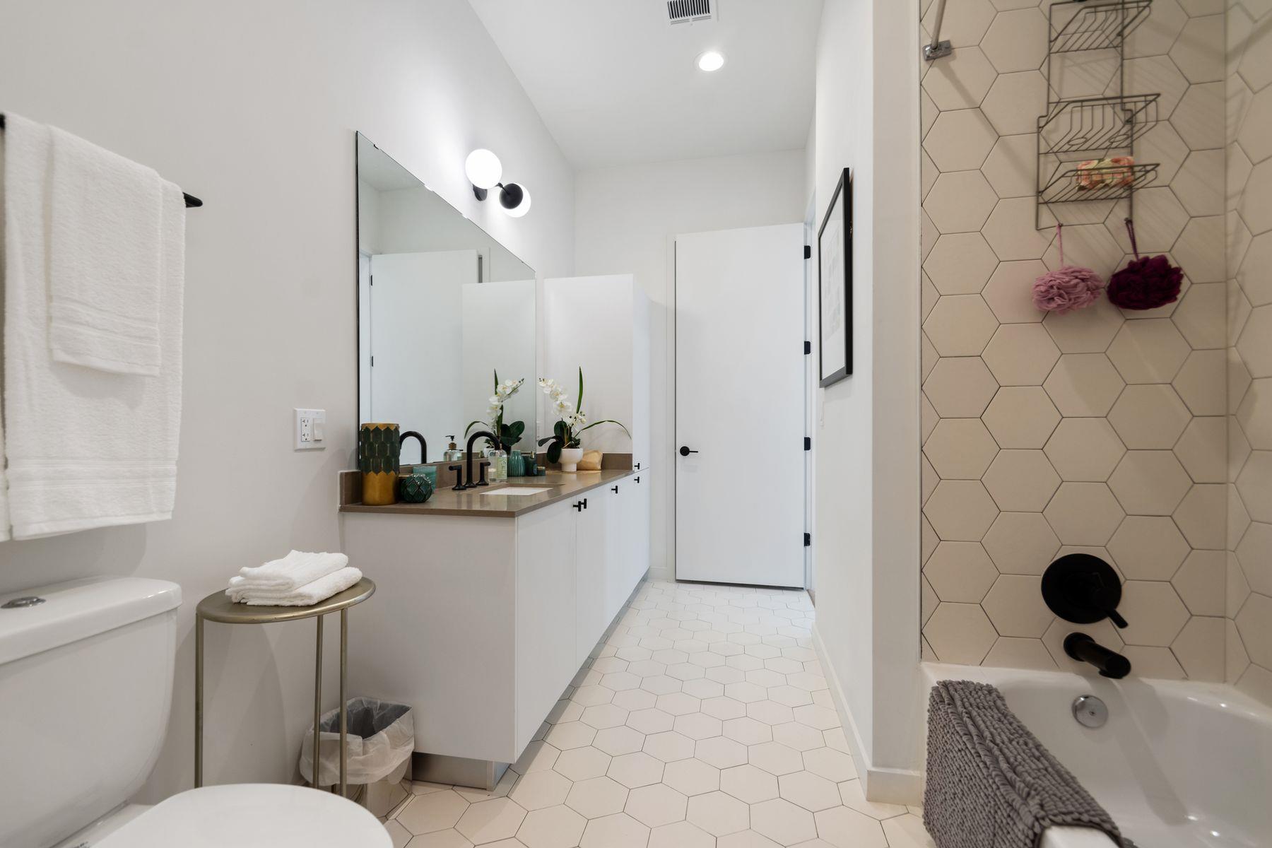 800 Embassy DR # 525