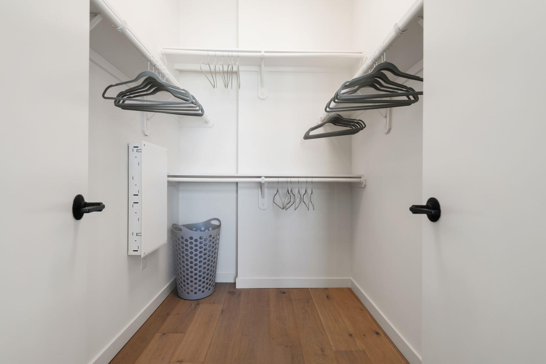 800 Embassy DR # 525