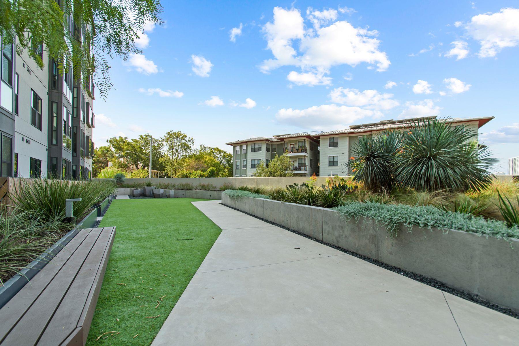 800 Embassy DR # 525