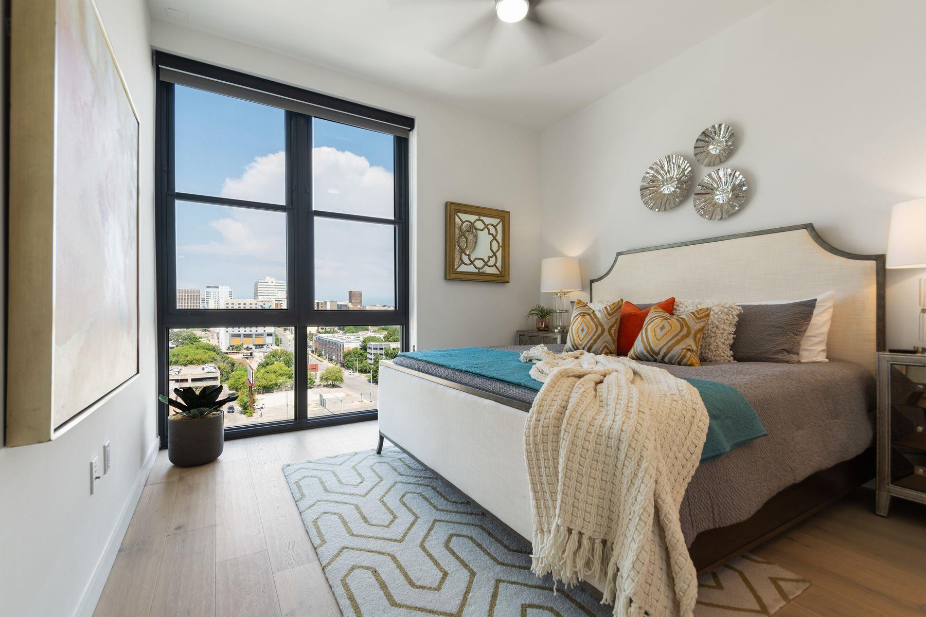 800 Embassy DR # 525