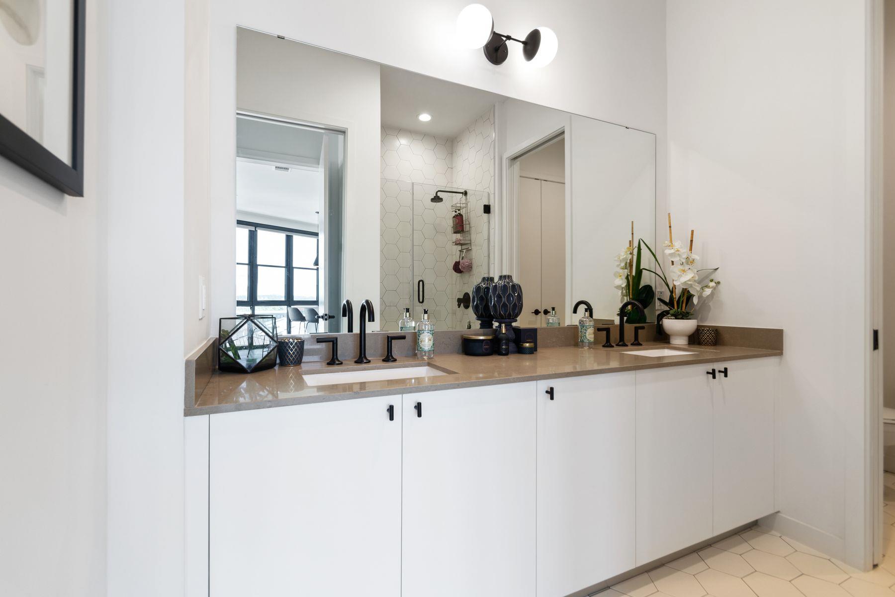 800 Embassy DR # 525