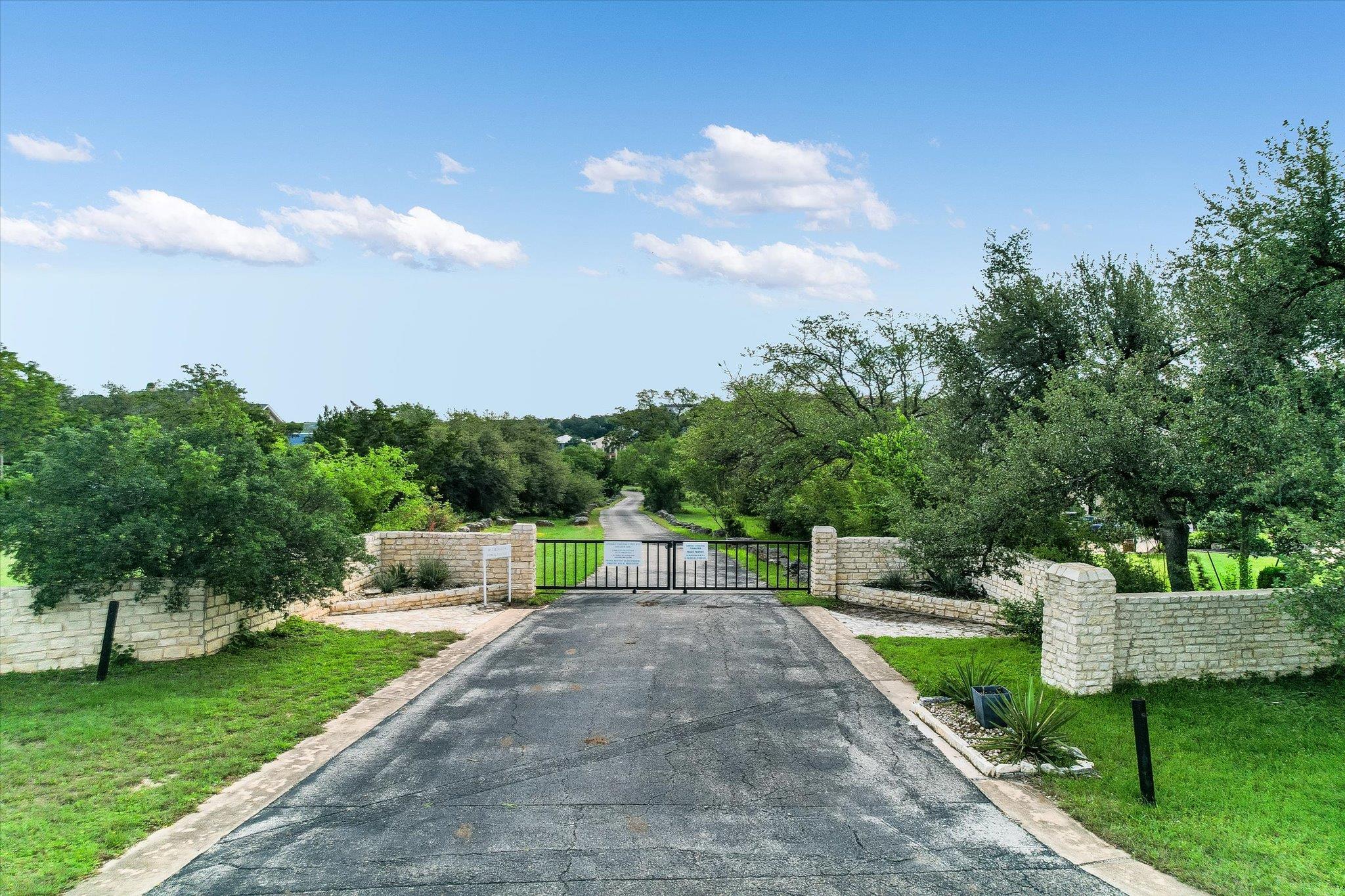 621 Peterson LN