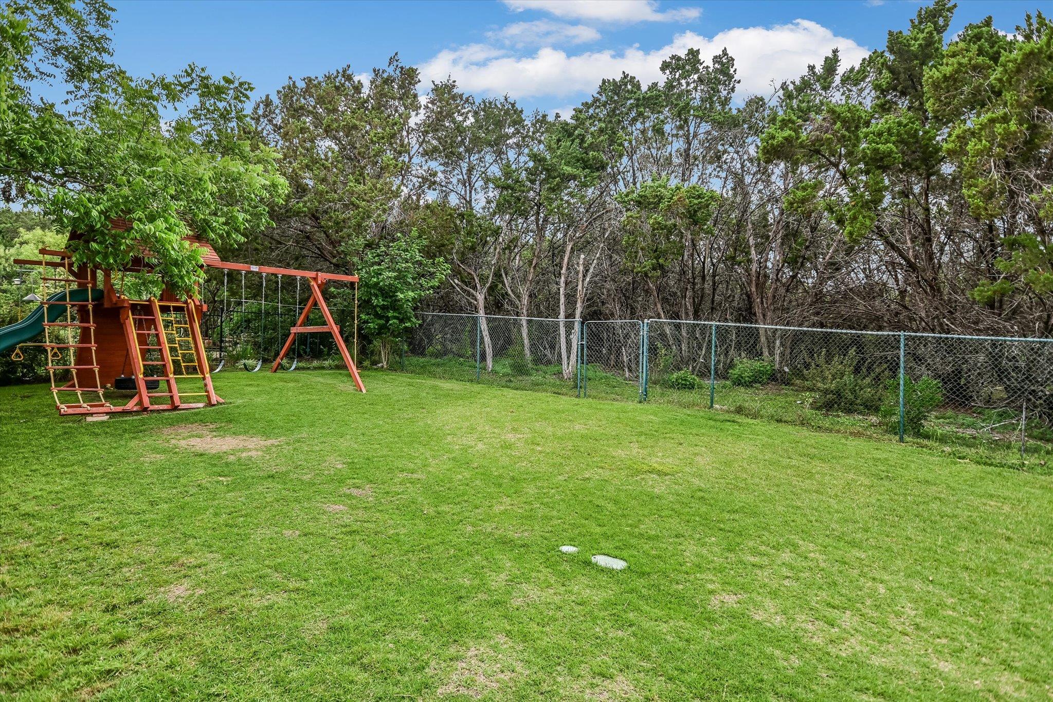 621 Peterson LN