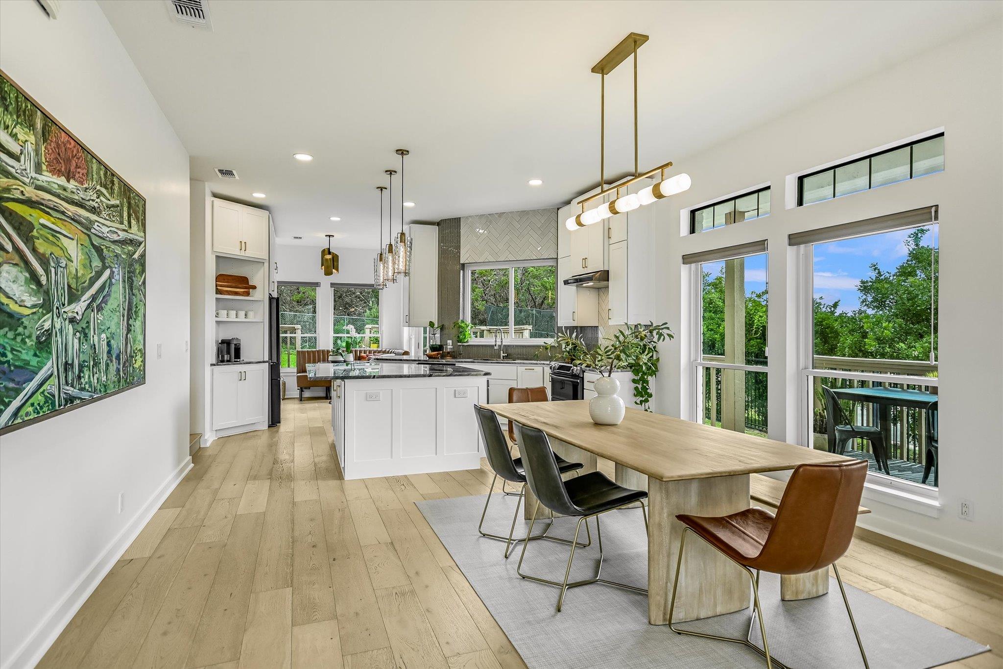 621 Peterson LN