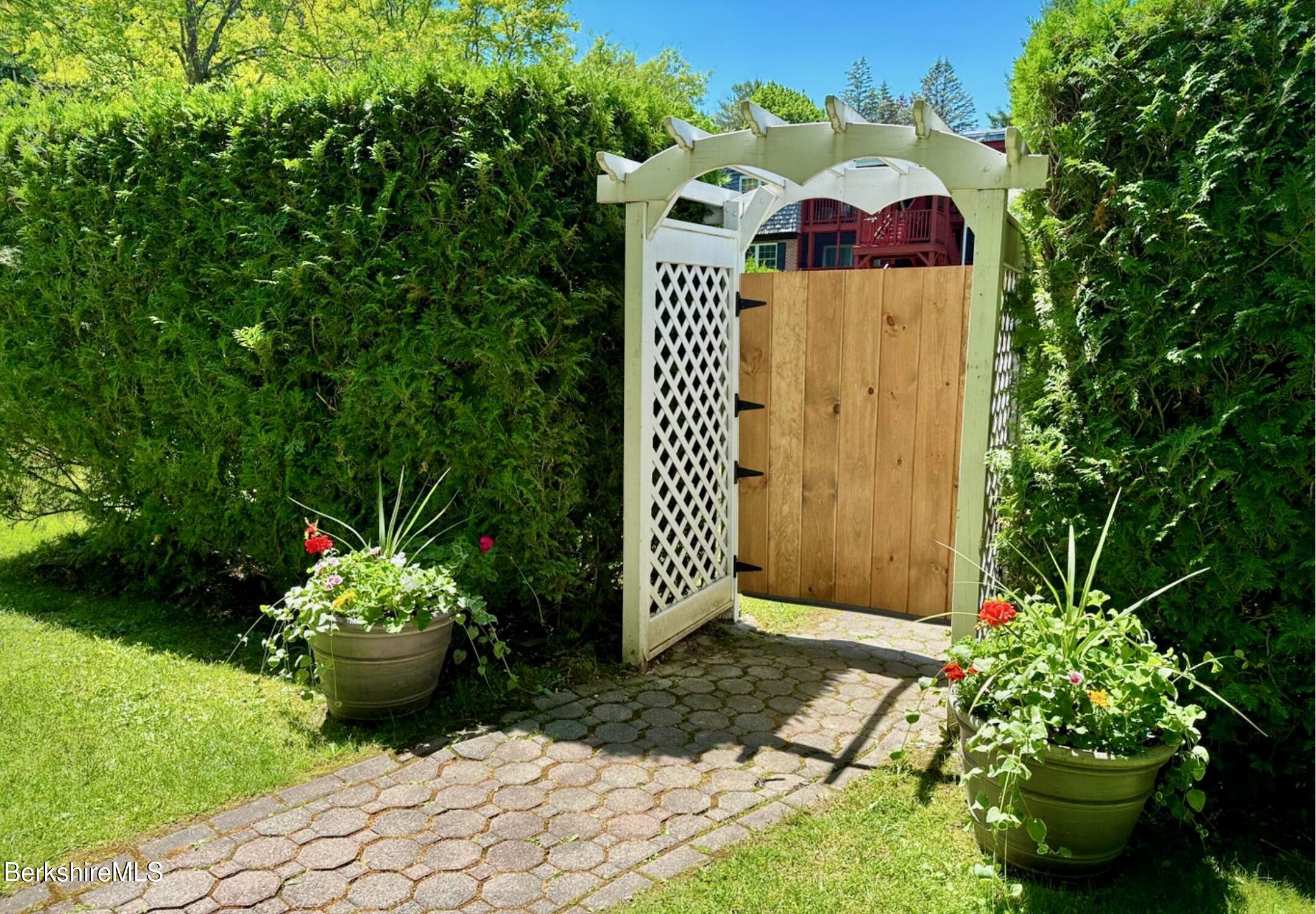 260 Pittsfield Rd, B-5