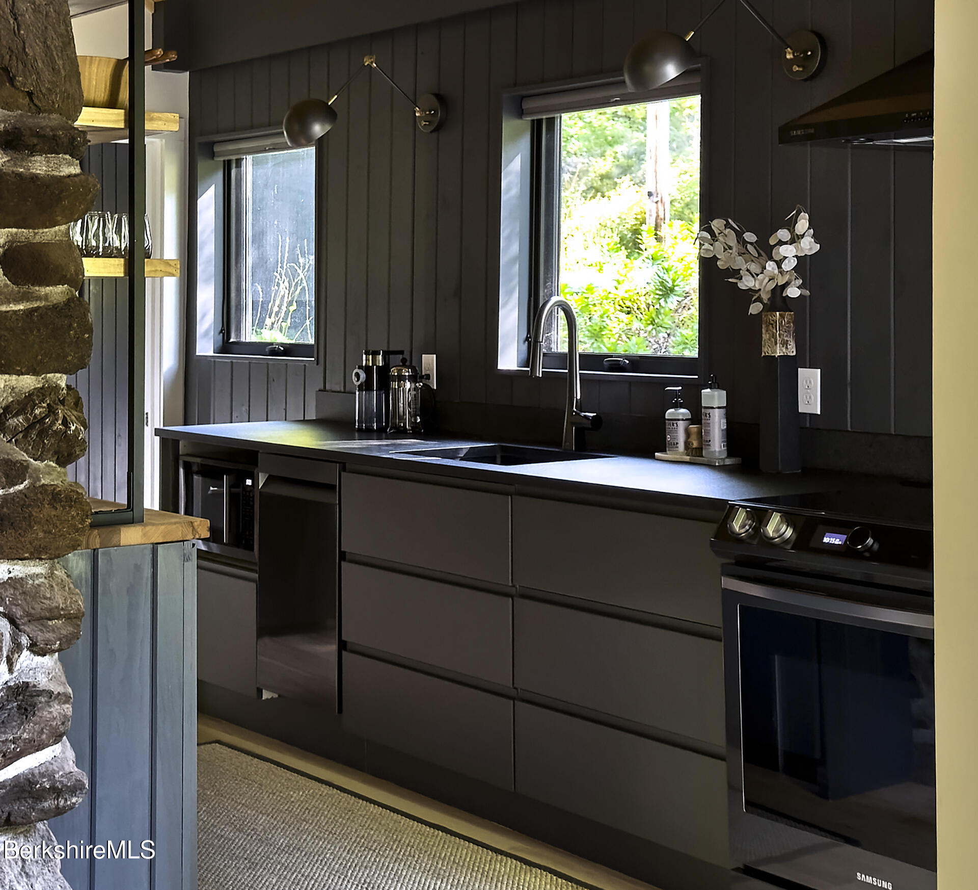 15 Mahkeenac Heights Rd