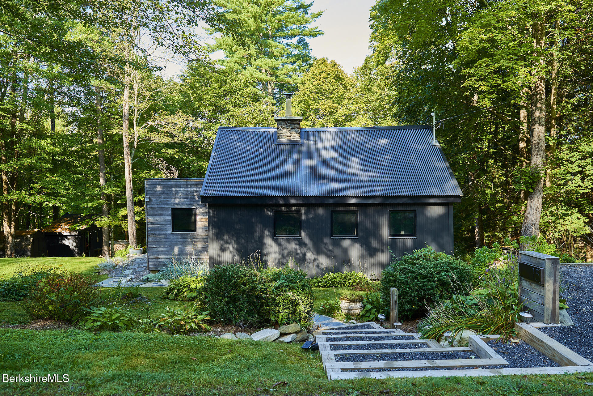 15 Mahkeenac Heights Rd