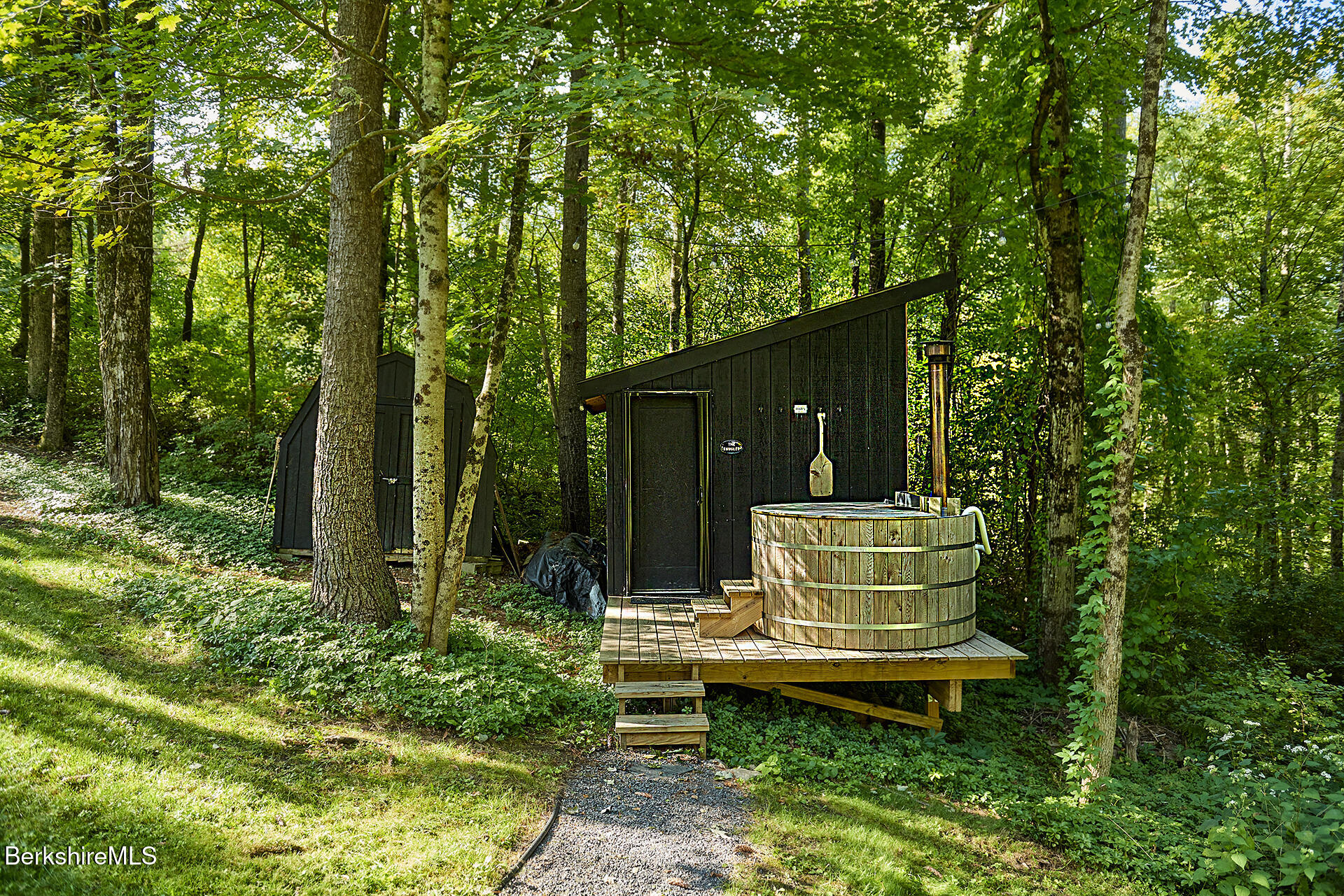 15 Mahkeenac Heights Rd