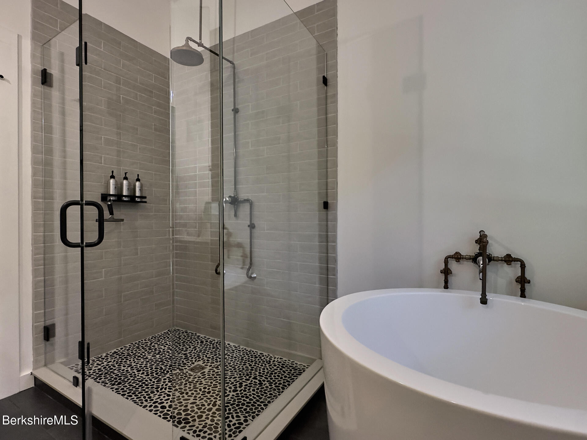 15 Mahkeenac Heights Rd