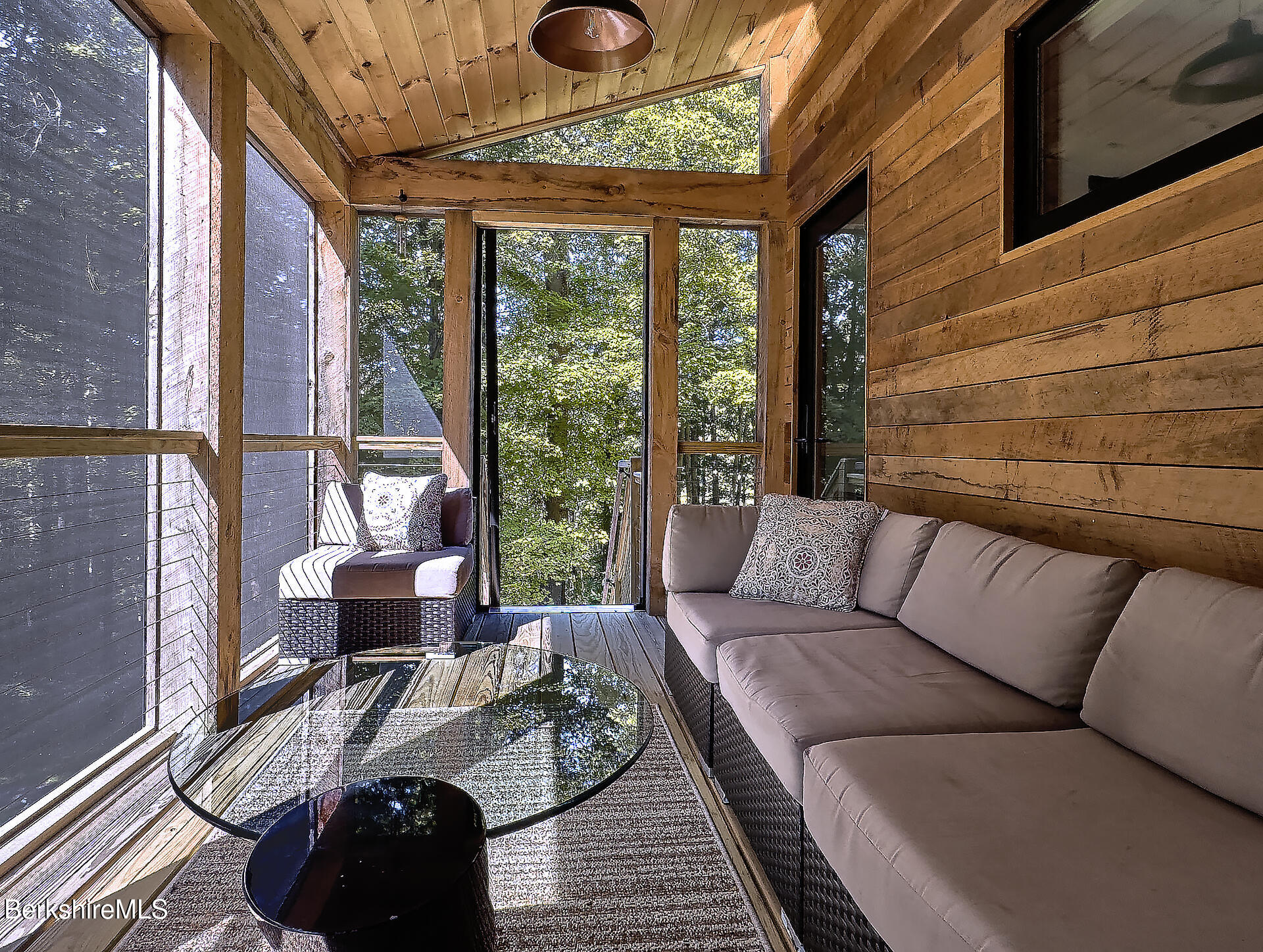 15 Mahkeenac Heights Rd