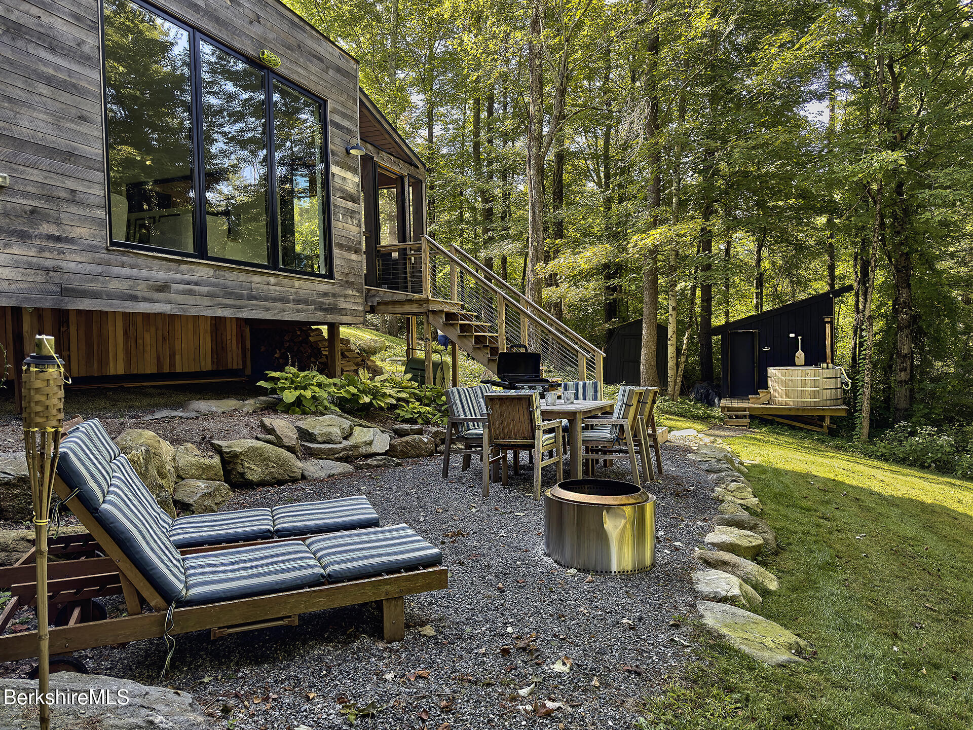 15 Mahkeenac Heights Rd