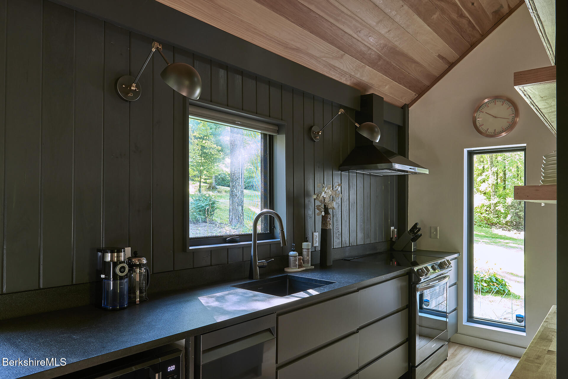 15 Mahkeenac Heights Rd