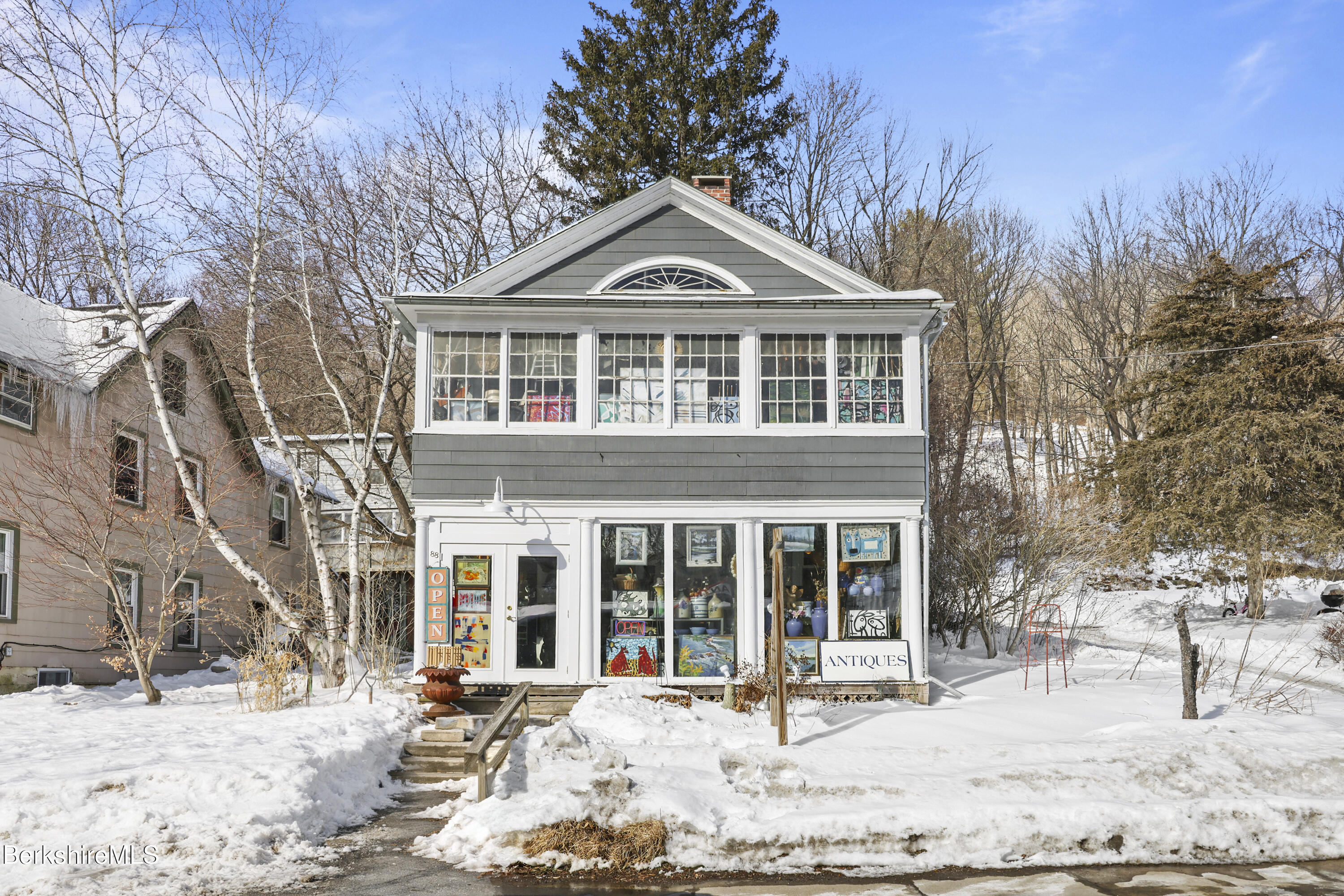 88-90 Main St