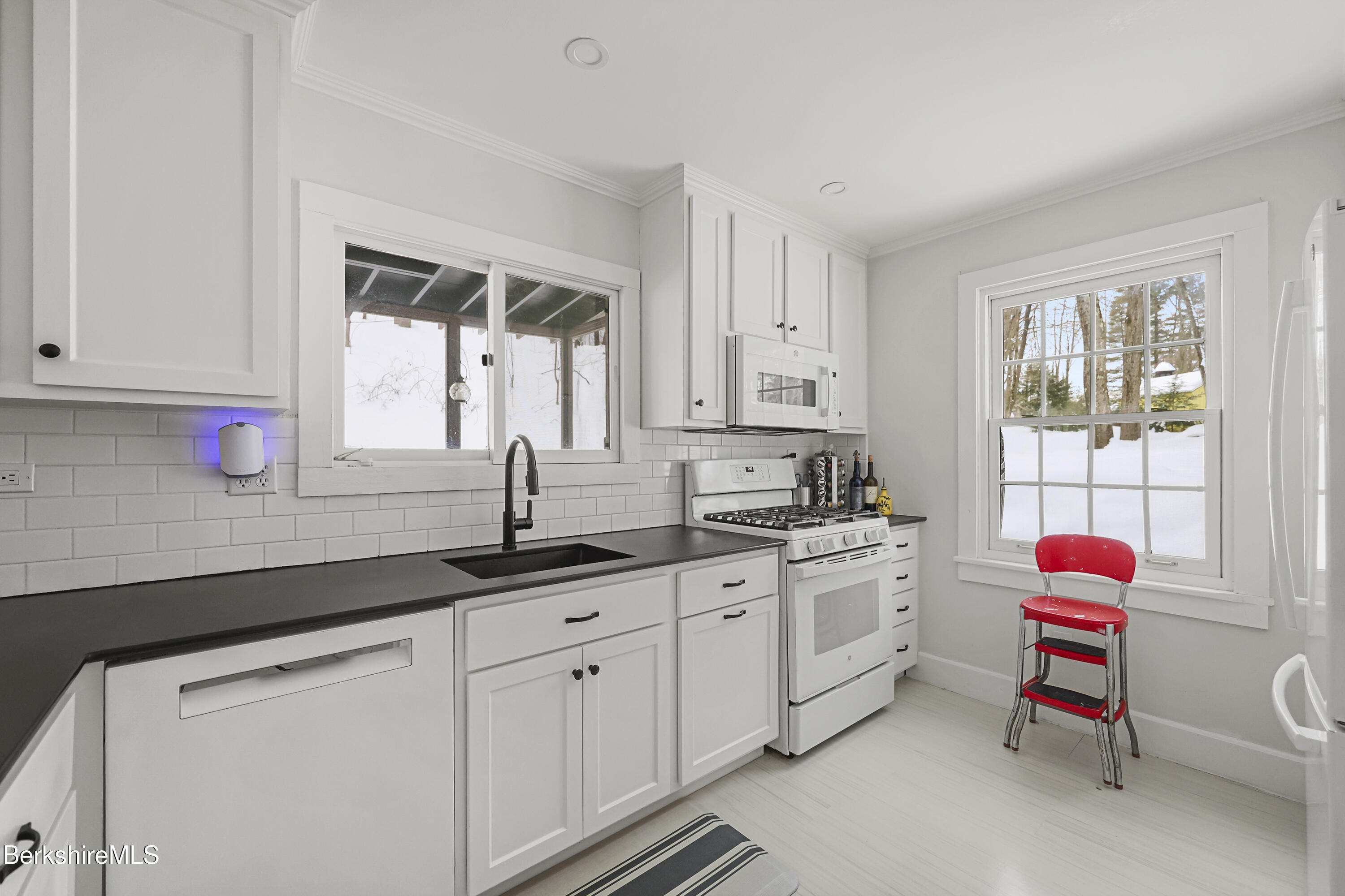 360 Housatonic St