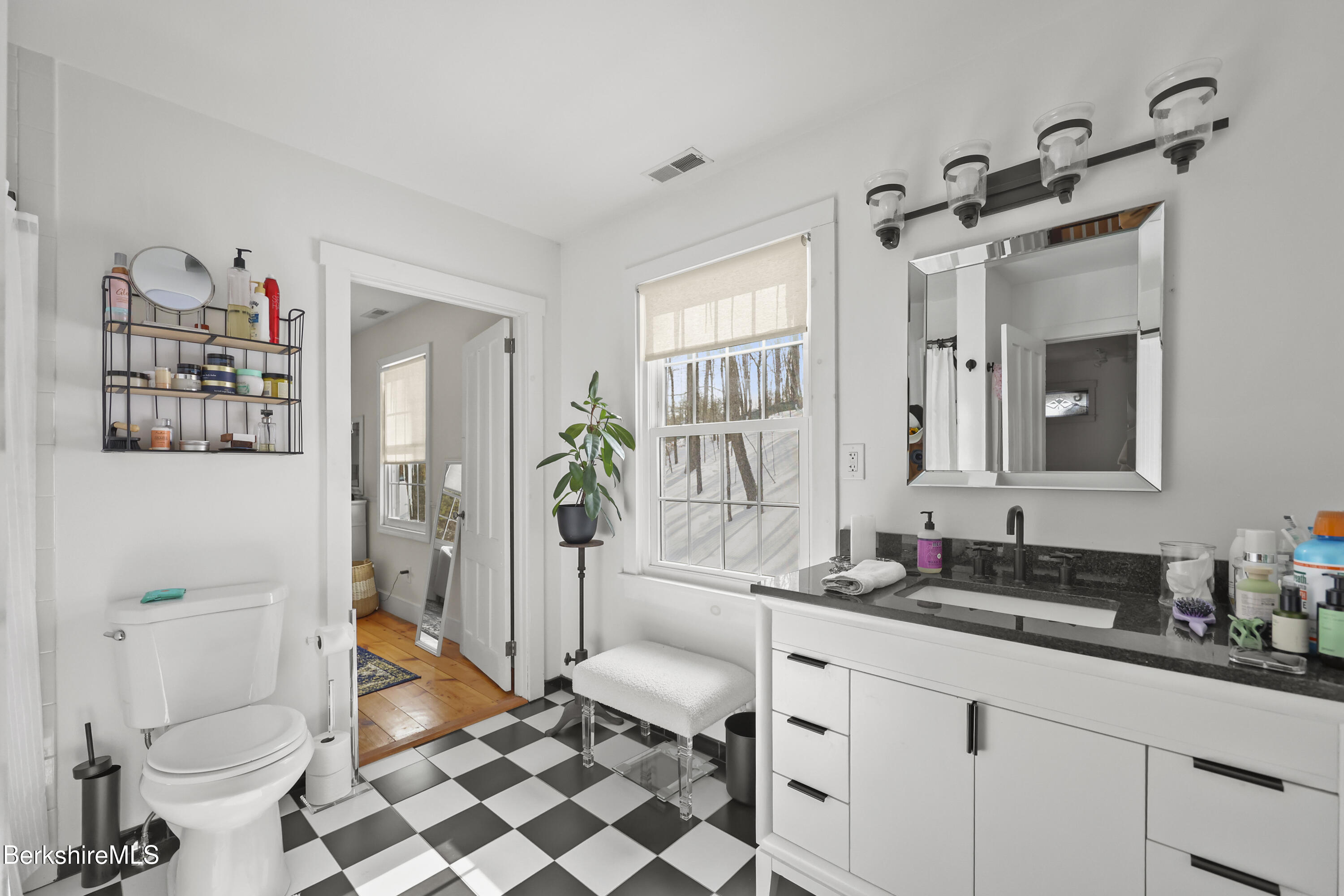 360 Housatonic St
