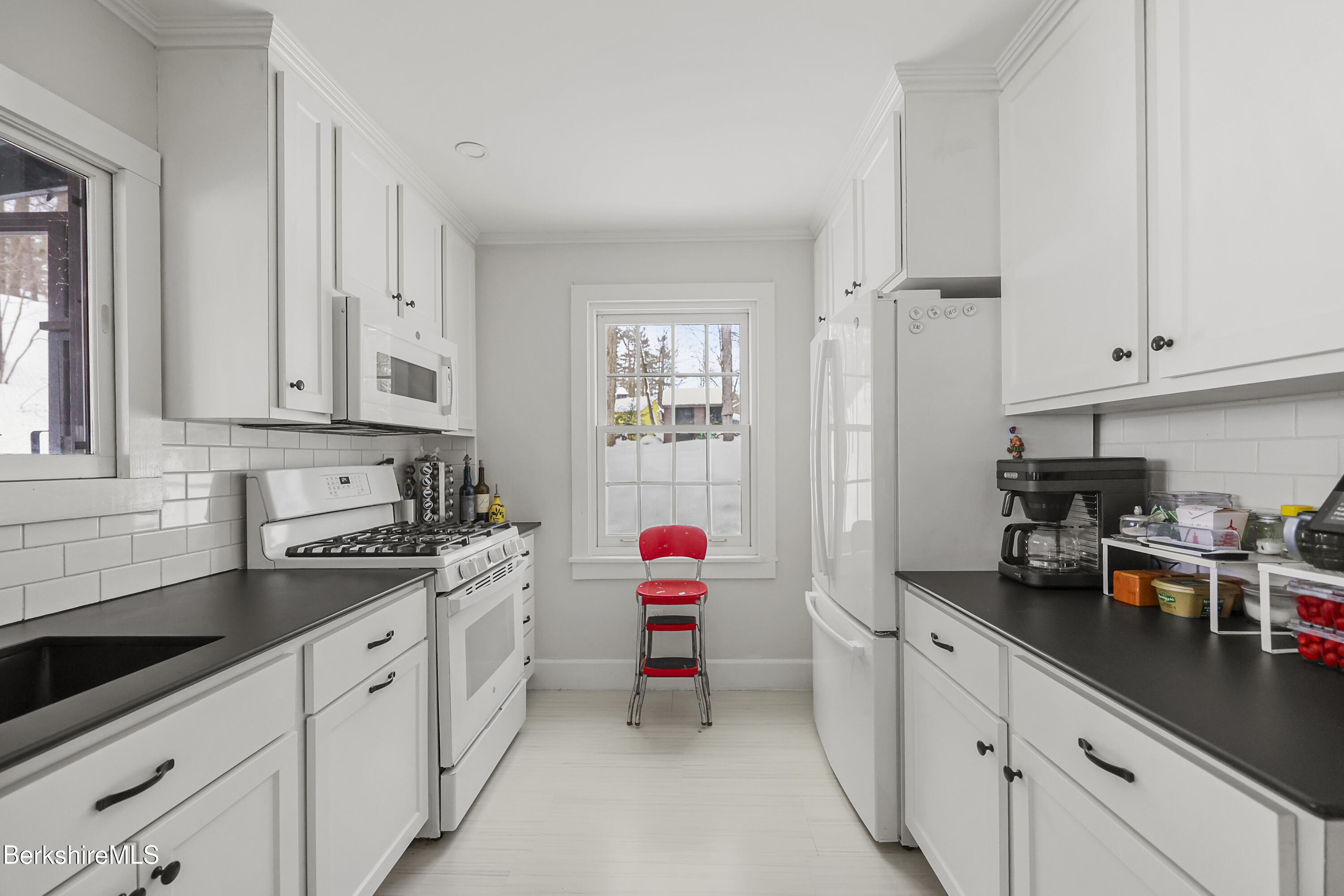 360 Housatonic St