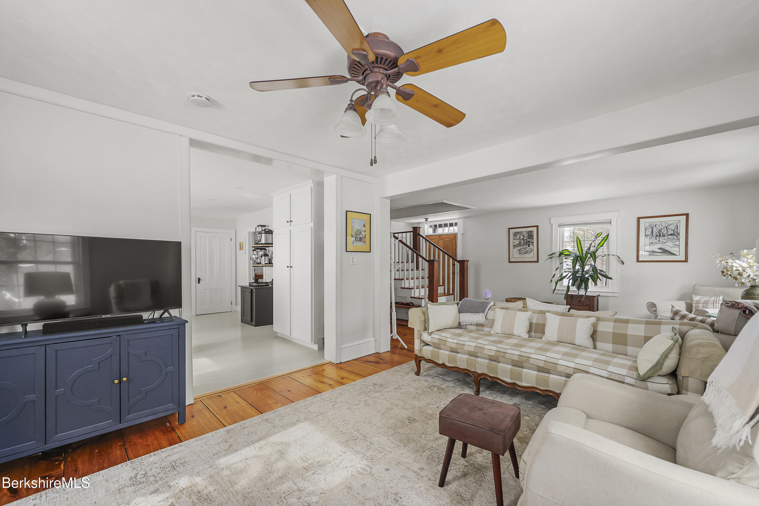 360 Housatonic St