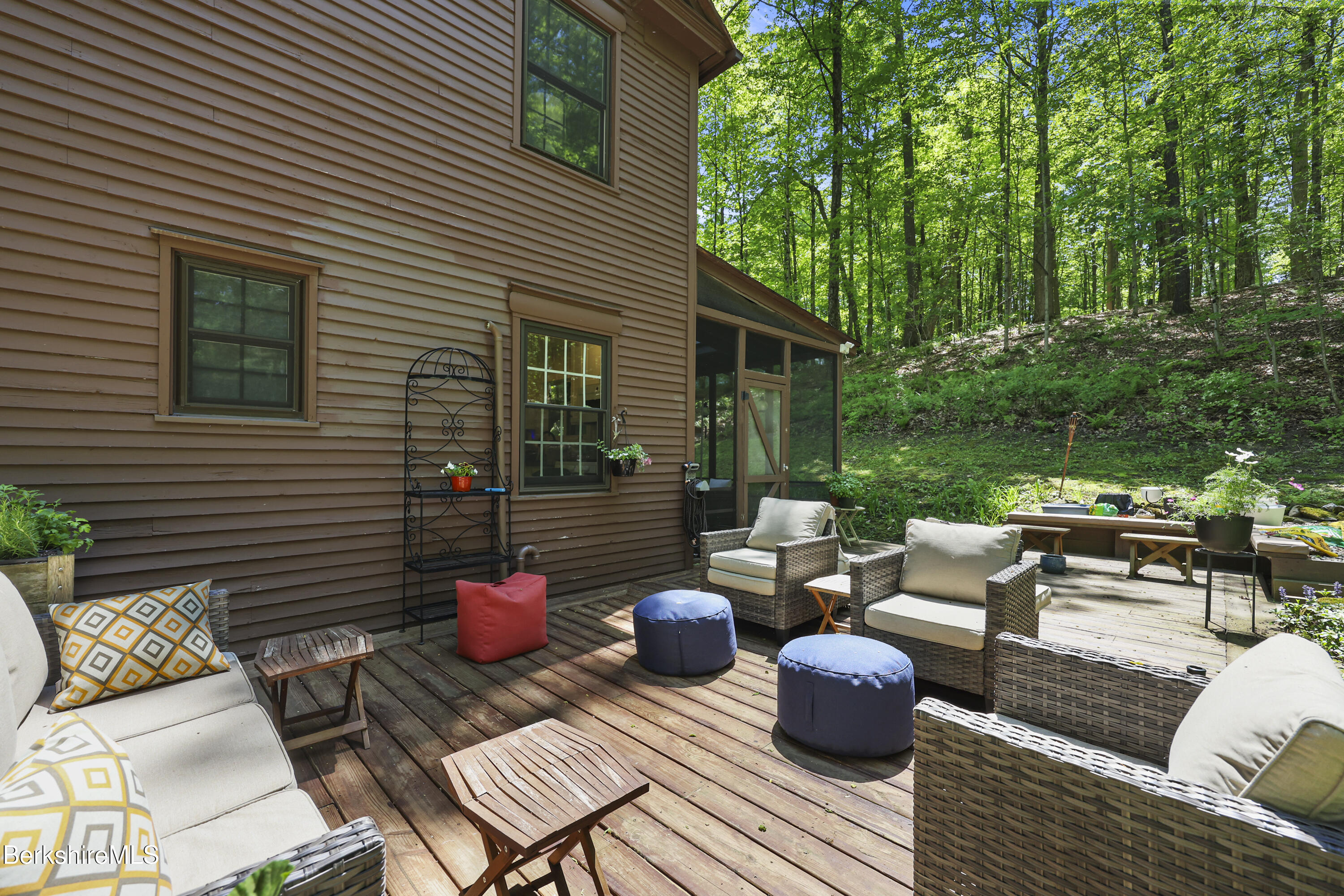 360 Housatonic St